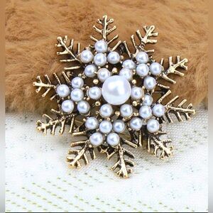 VINTAGE SNOWFLAKE BROOCH